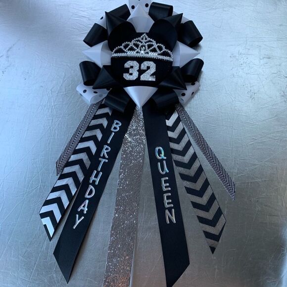 Queen Pin-Corsage custom made authentic - Picture 2 of 11